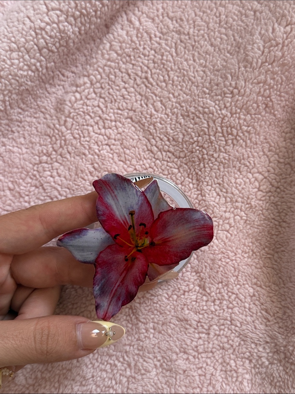 Lily Pop Socket